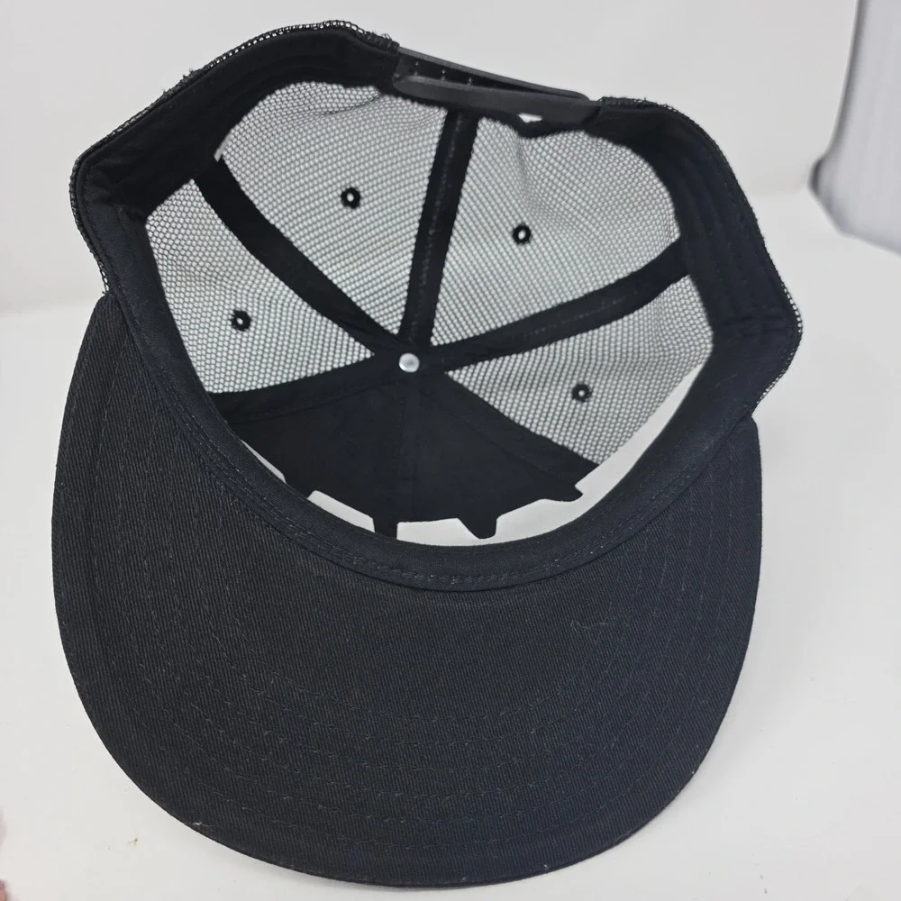 Trucker Hat Mens Black Urban Graffiti Character Graphic Mesh Back Streetwear NWT